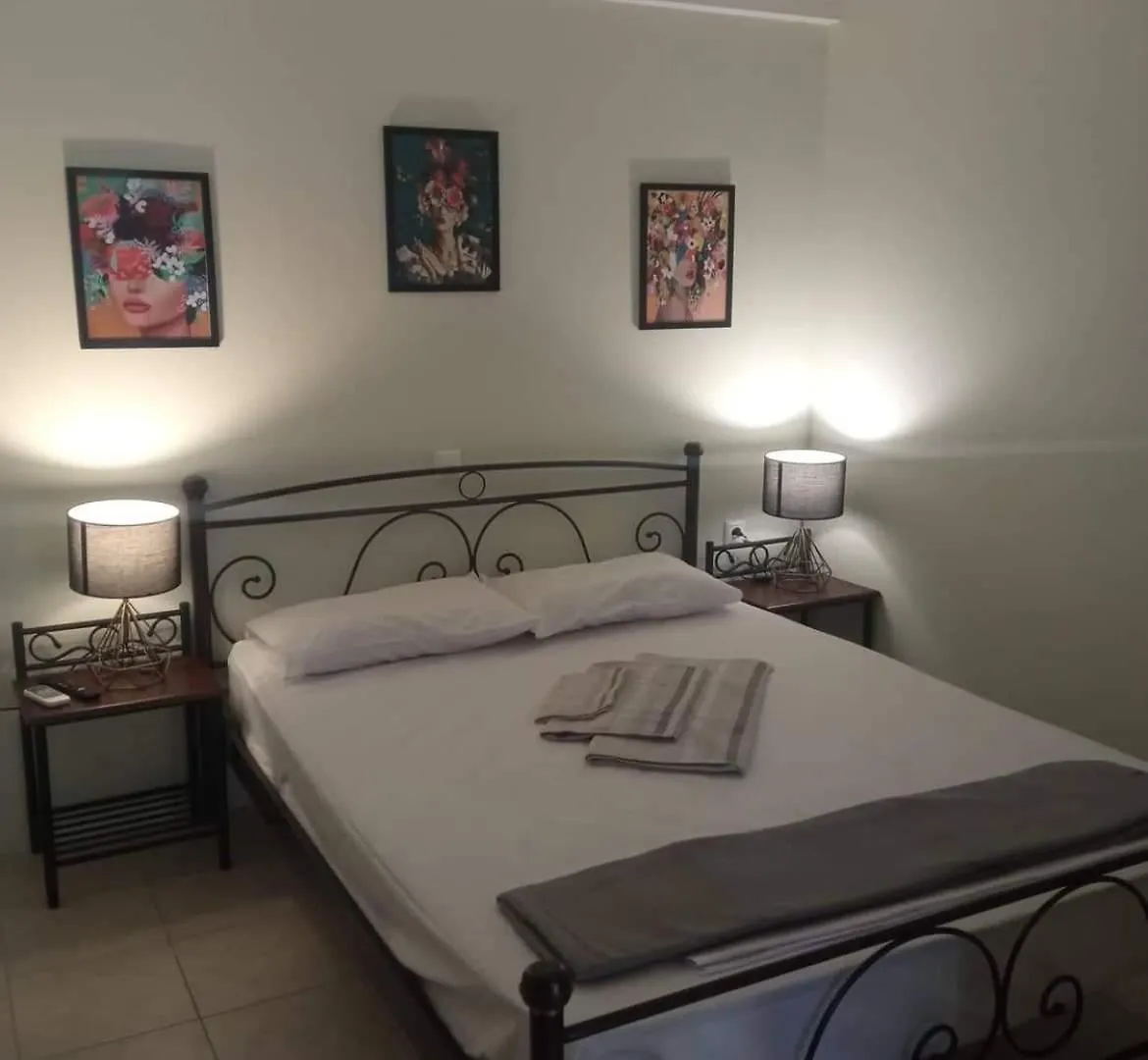 Vasilis Travlos Apartment Poros